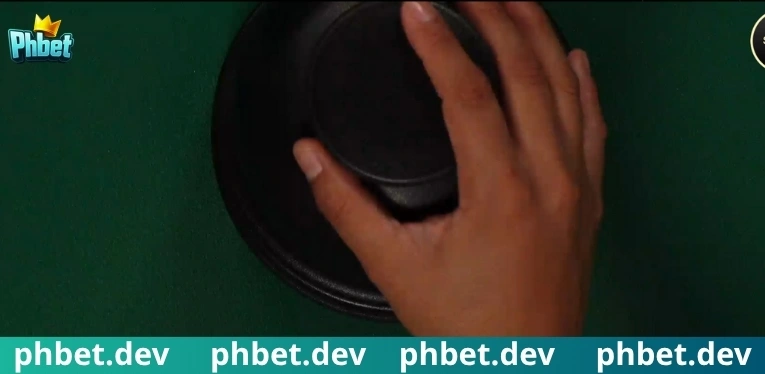 place-color-based-bets-on-red-or-white-coins-for-a-simple-yet-exciting-betting-option-in-sedie